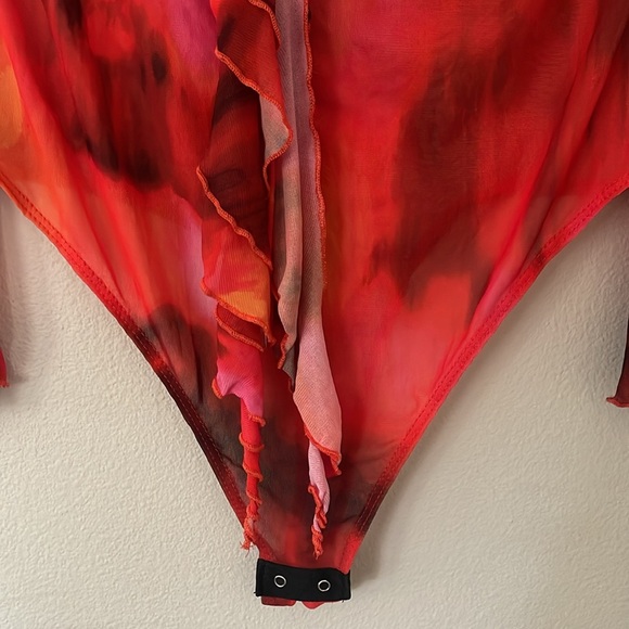 Fashion Nova Red Mesh Ruffled Women's Top Size 1X - Picture 6 of 8